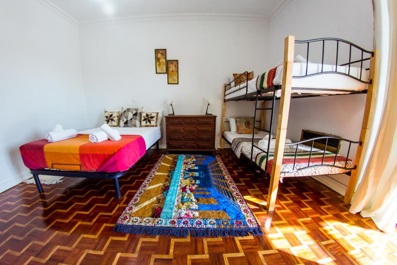 Lar Dois Coracoes Hostel Alges Luaran gambar