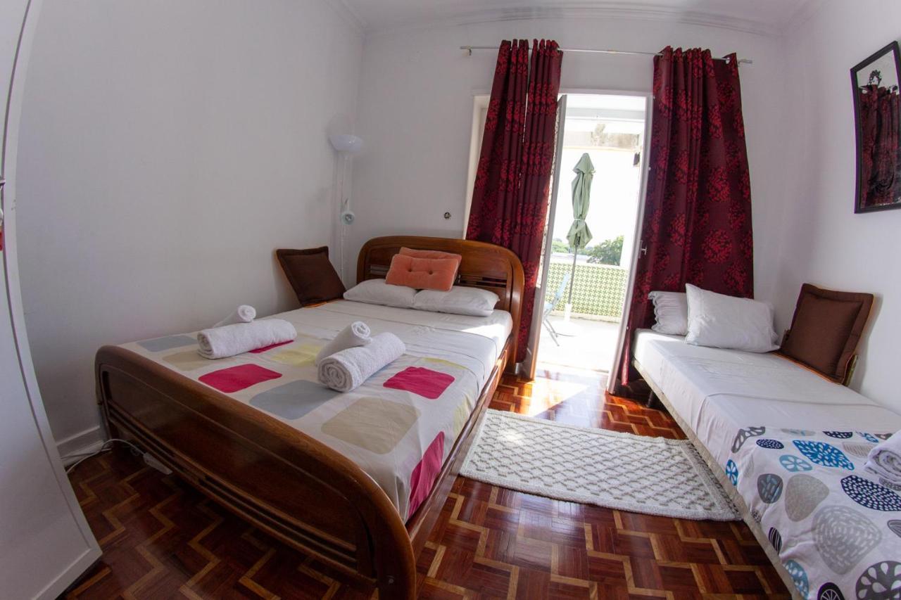 Lar Dois Coracoes Hostel Alges Luaran gambar