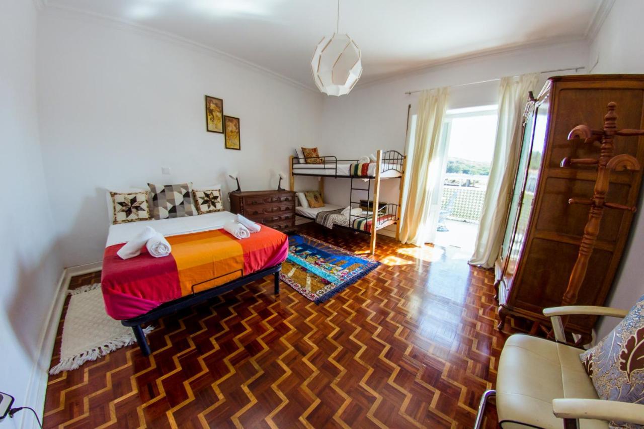 Lar Dois Coracoes Hostel Alges Luaran gambar