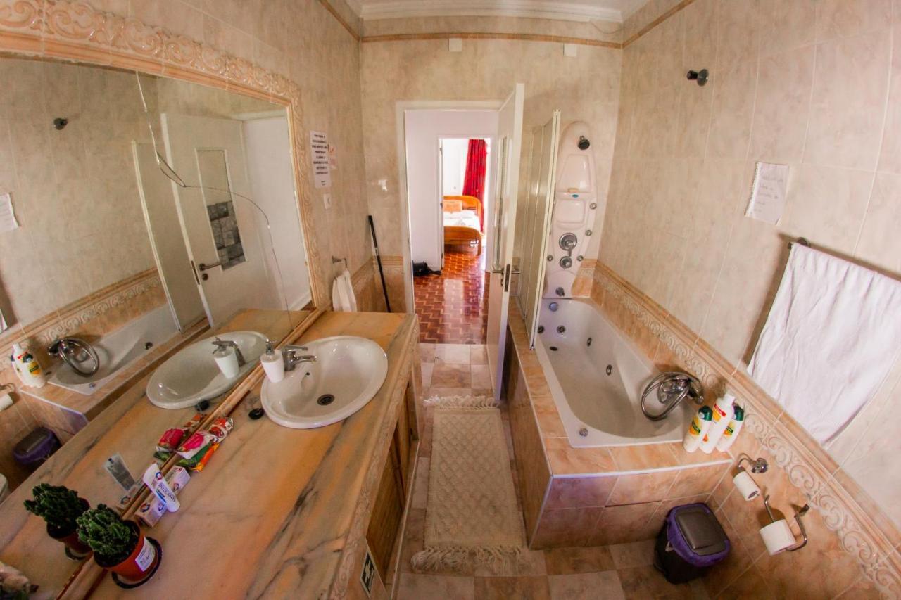 Lar Dois Coracoes Hostel Alges Luaran gambar